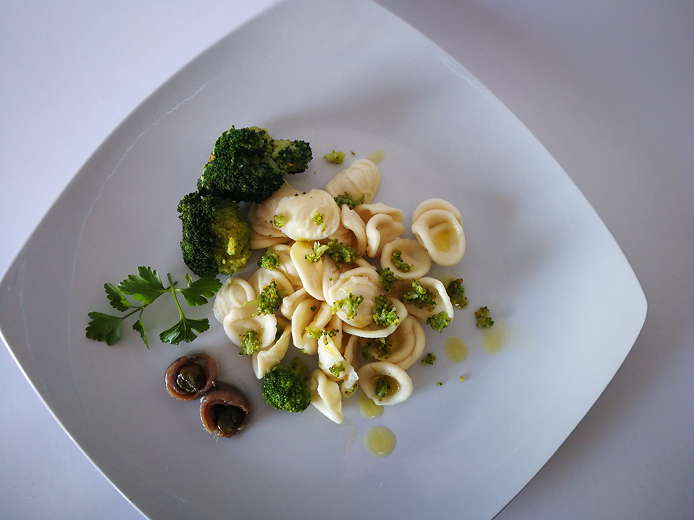 Orecchiette aux brocolis et aux anchois